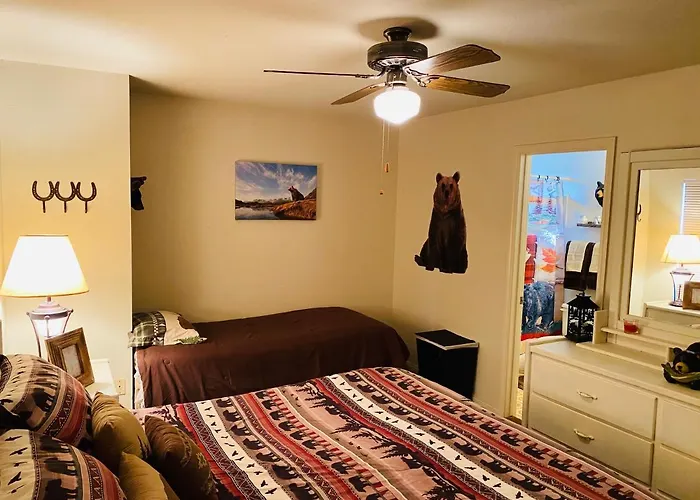 Holiday home 2br Gated Escape With A Pool And Walk To Dining And Trails *