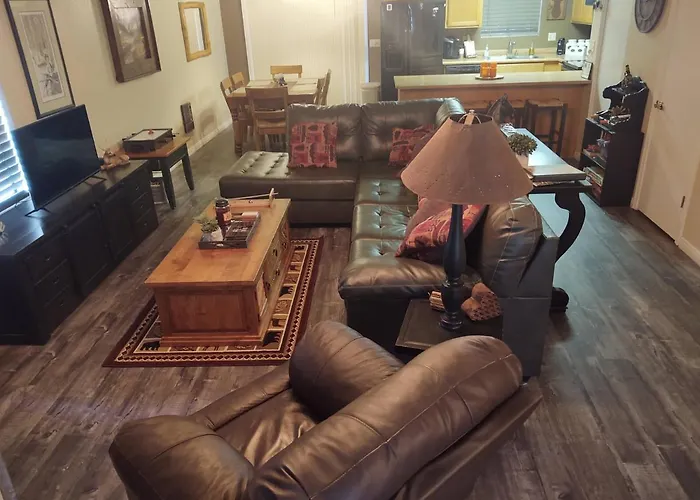 2br Gated Escape With A Pool And Walk To Dining And Trails