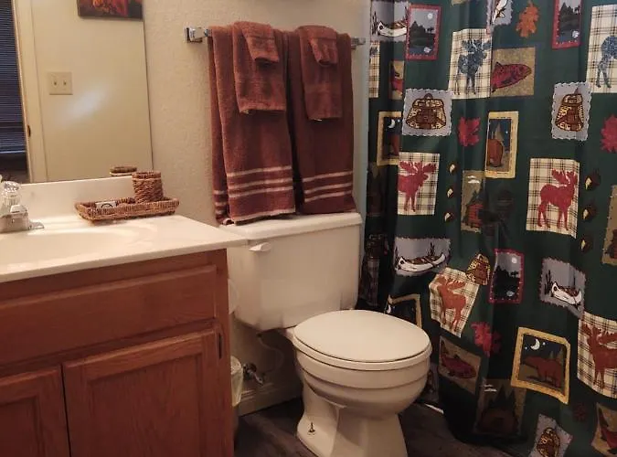 Holiday home 2br Gated Escape With A Pool And Walk To Dining And Trails