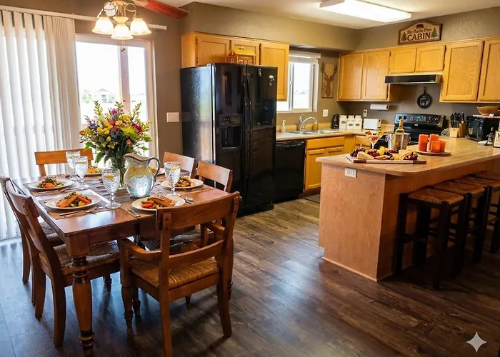 2br Gated Escape With A Pool And Walk To Dining And Trails