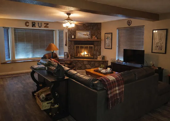 2br Gated Escape With A Pool And Walk To Dining And Trails *