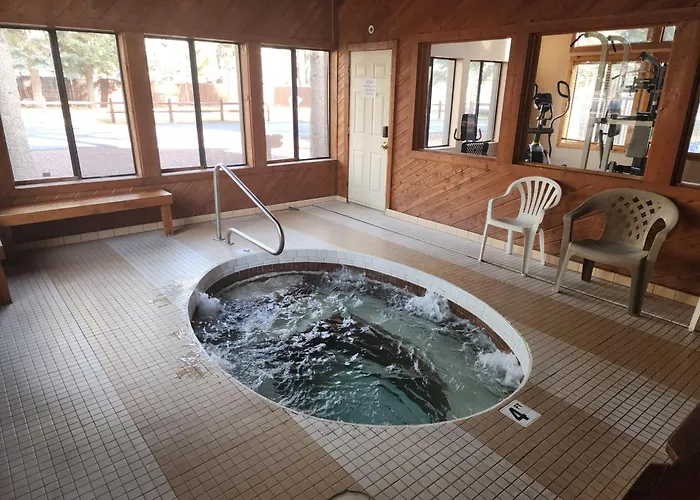 Holiday home 2br Gated Escape With A Pool And Walk To Dining And Trails *