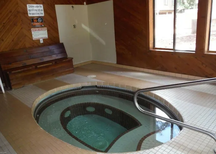 2br Gated Escape With A Pool And Walk To Dining And Trails *