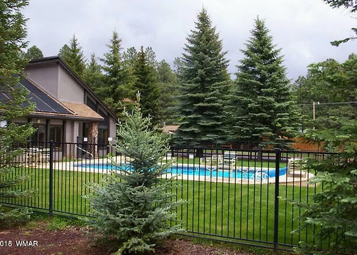 2br Gated Escape With A Pool And Walk To Dining And Trails Holiday home