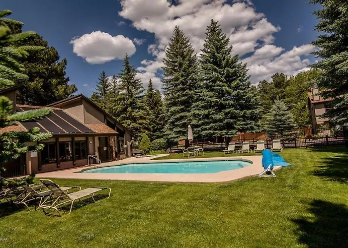 Holiday home 2br Gated Escape With A Pool And Walk To Dining And Trails